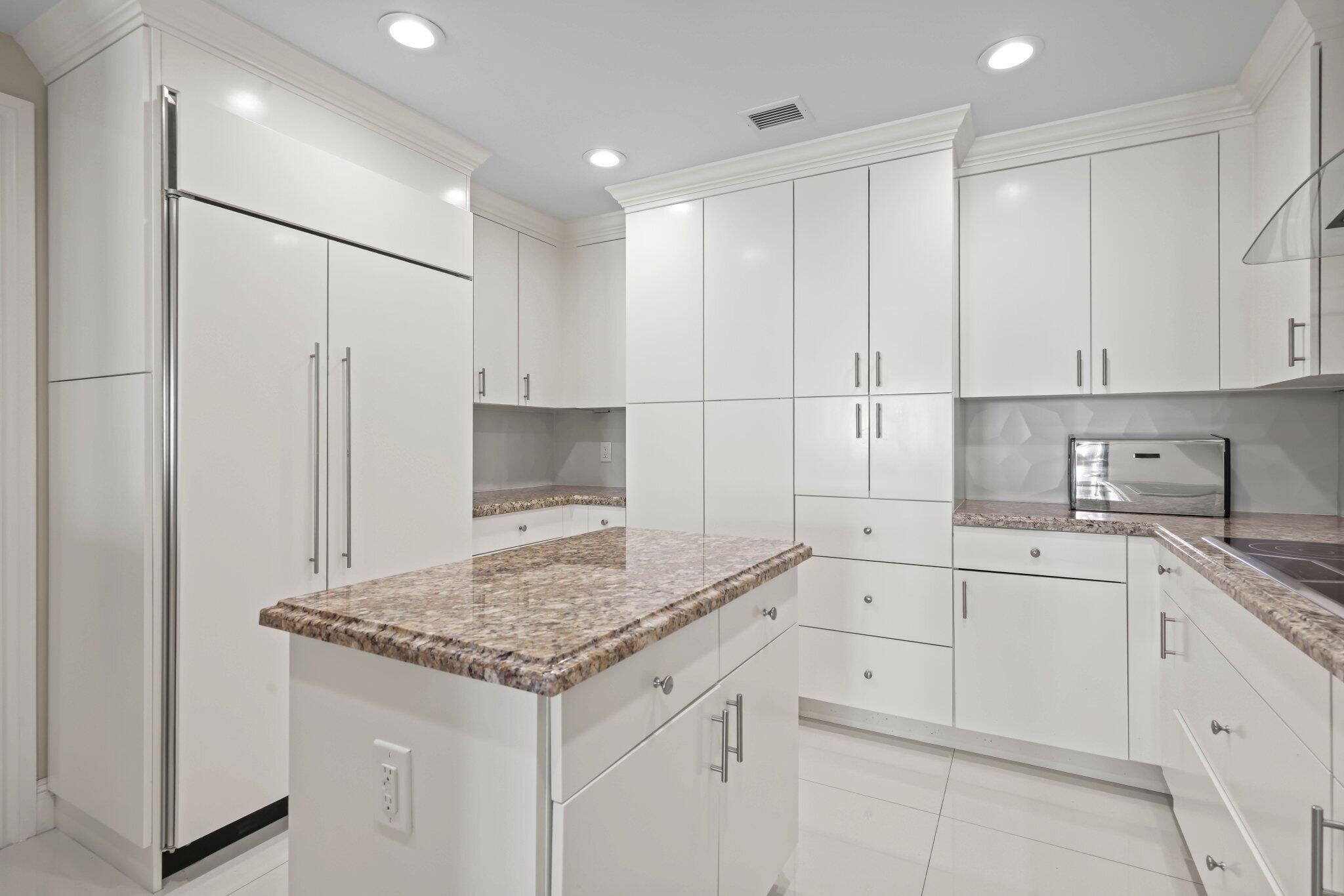 200 East Palmetto Park Road, Unit 607 Boca Raton, FL 33432 - Photo 13 of 54 Kitchen