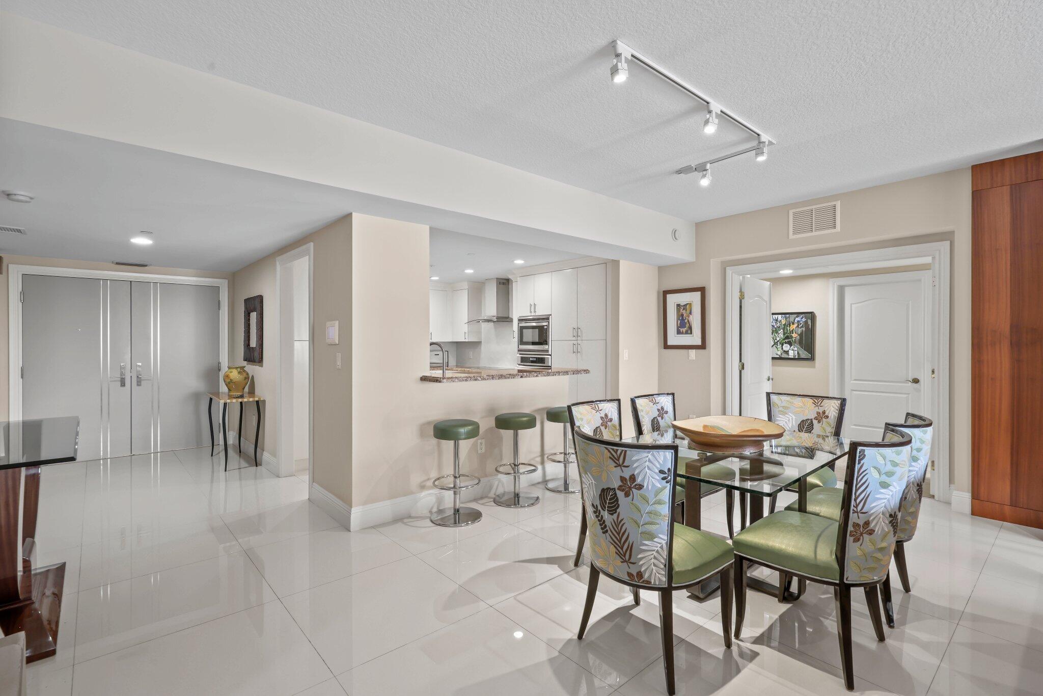 200 East Palmetto Park Road, Unit 607 Boca Raton, FL 33432 - Photo 14 of 54 Dining Area