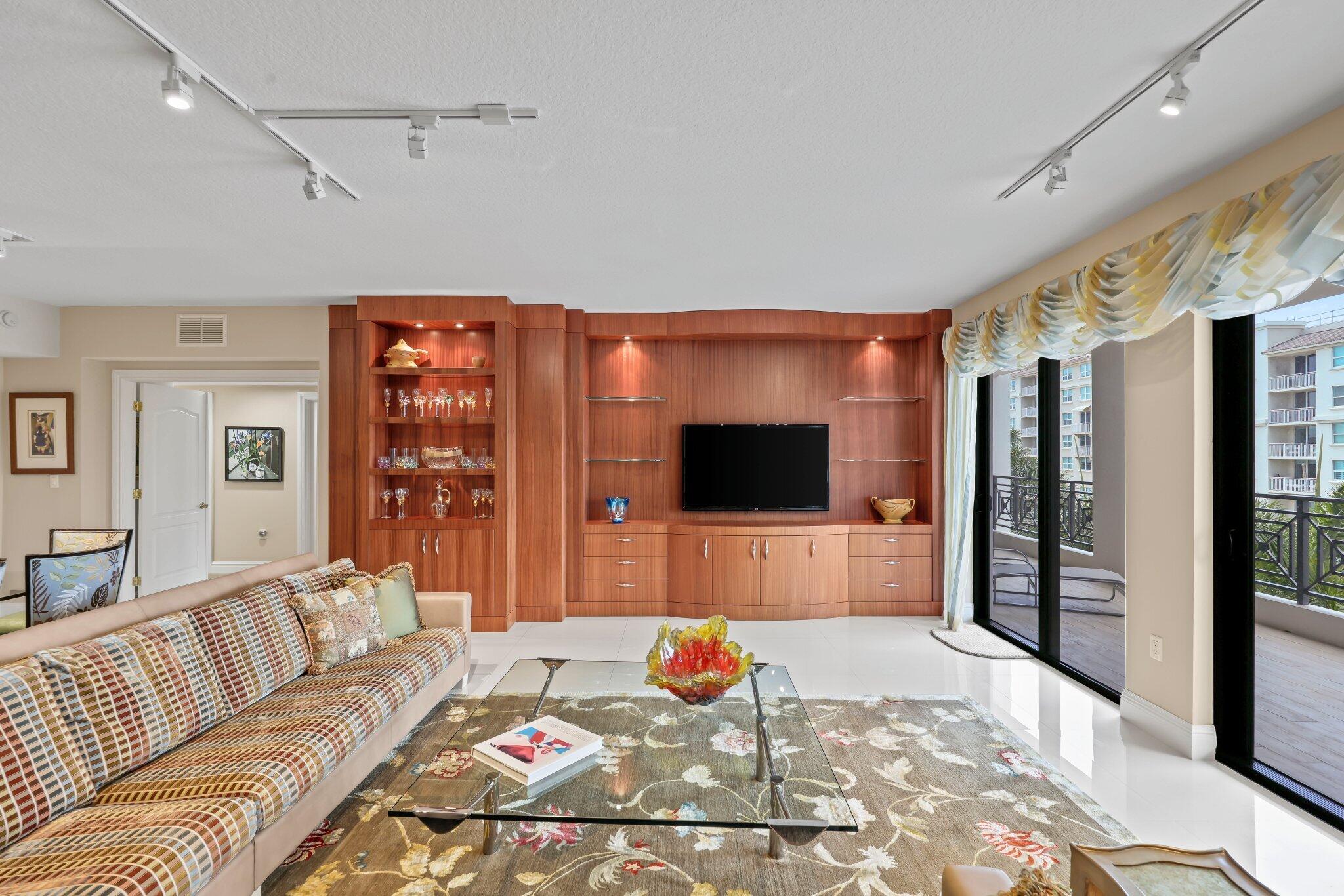 200 East Palmetto Park Road, Unit 607 Boca Raton, FL 33432 - Photo 16 of 54 Spacious Living Area