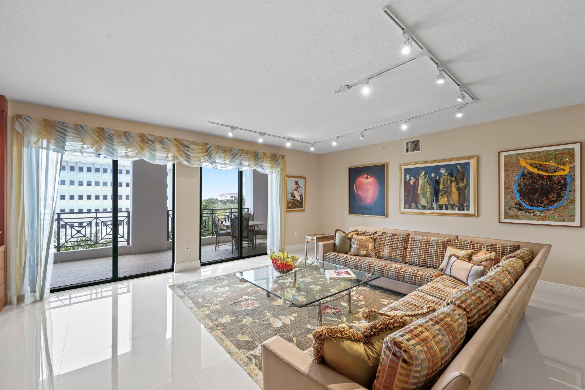 200 East Palmetto Park Road, Unit 607 Boca Raton, FL 33432 - Photo 18 of 54 Living Area