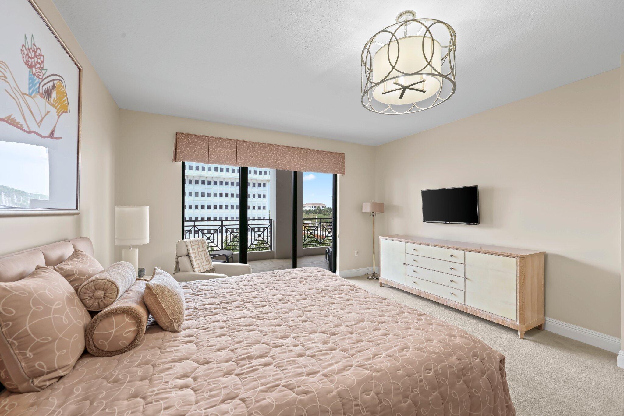 200 East Palmetto Park Road, Unit 607 Boca Raton, FL 33432 - Photo 24 of 54 Primary Suite