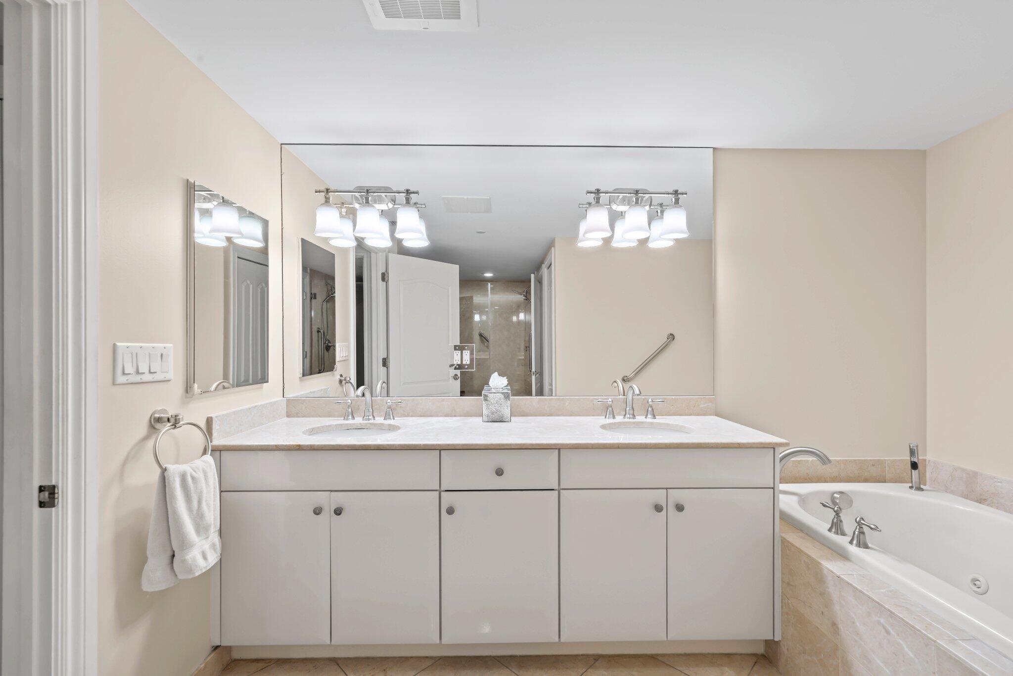 200 East Palmetto Park Road, Unit 607 Boca Raton, FL 33432 - Photo 30 of 54 Doube Vanity