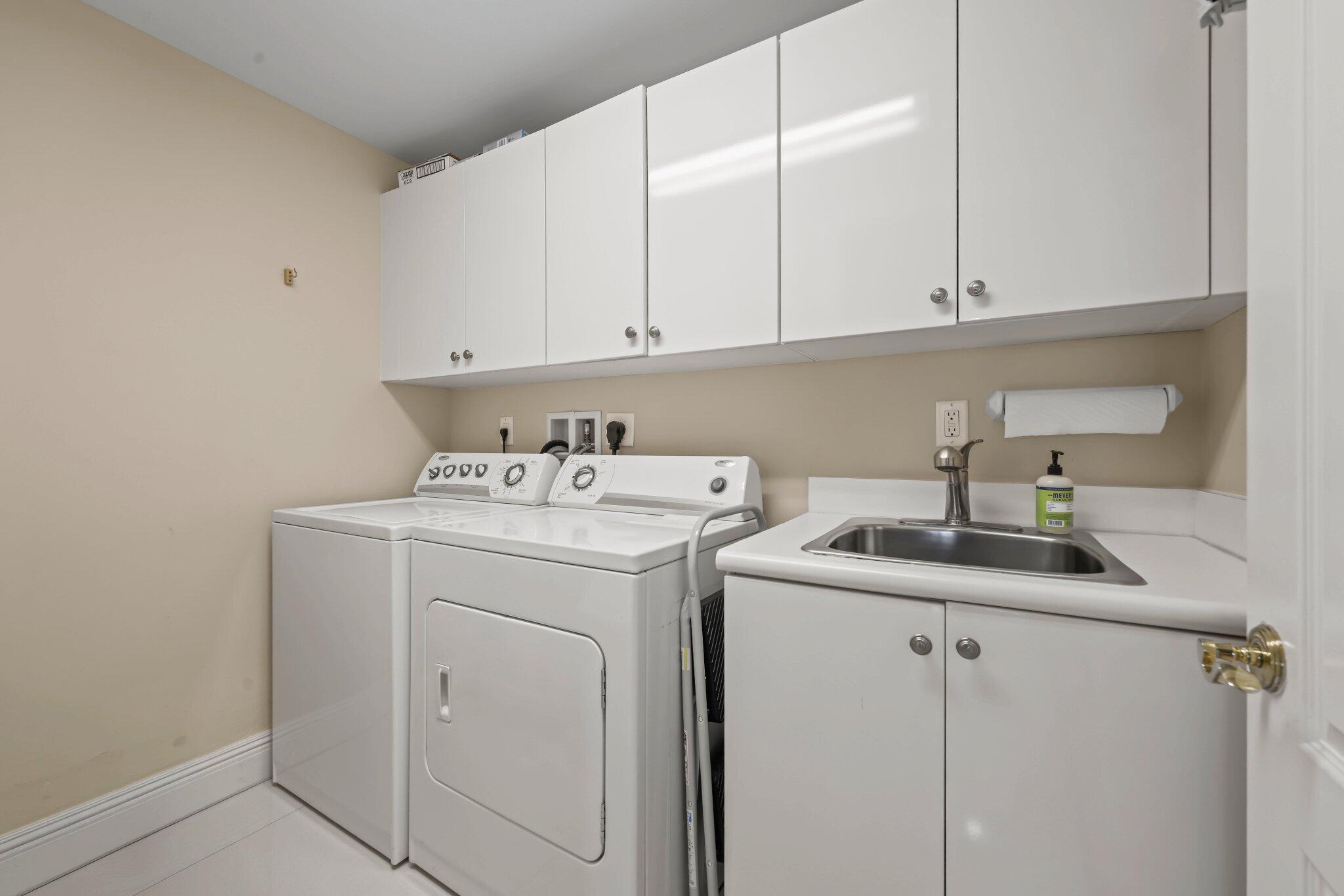 200 East Palmetto Park Road, Unit 607 Boca Raton, FL 33432 - Photo 33 of 54 Laundry Room w/Sink