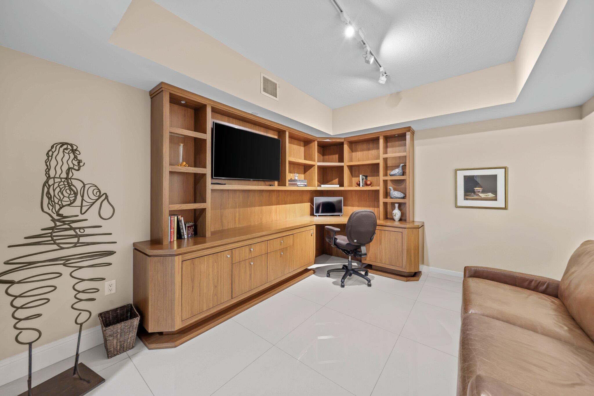 200 East Palmetto Park Road, Unit 607 Boca Raton, FL 33432 - Photo 8 of 54 Den/Home Office