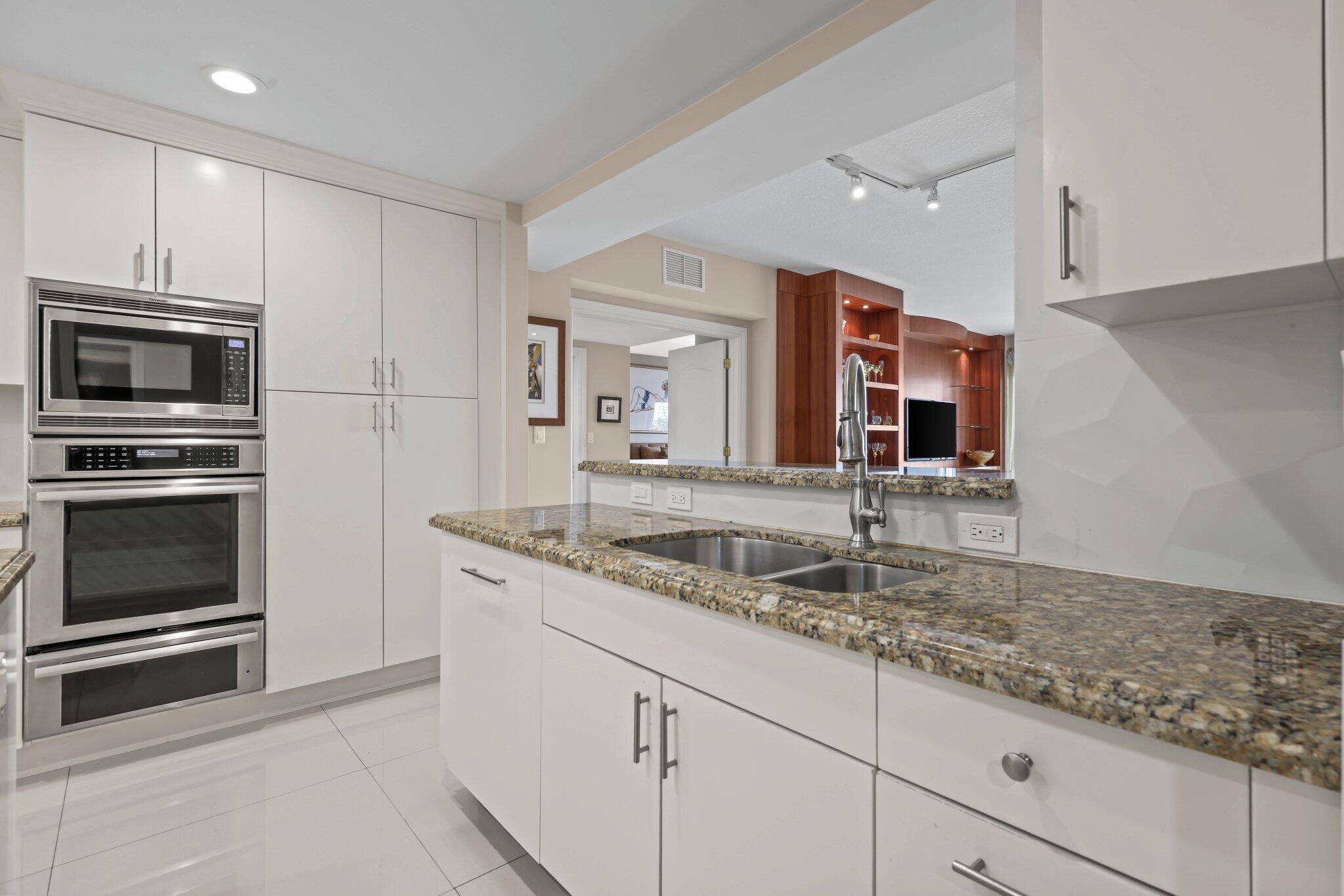 200 East Palmetto Park Road, Unit 607 Boca Raton, FL 33432 - Photo 10 of 54 Kitchen