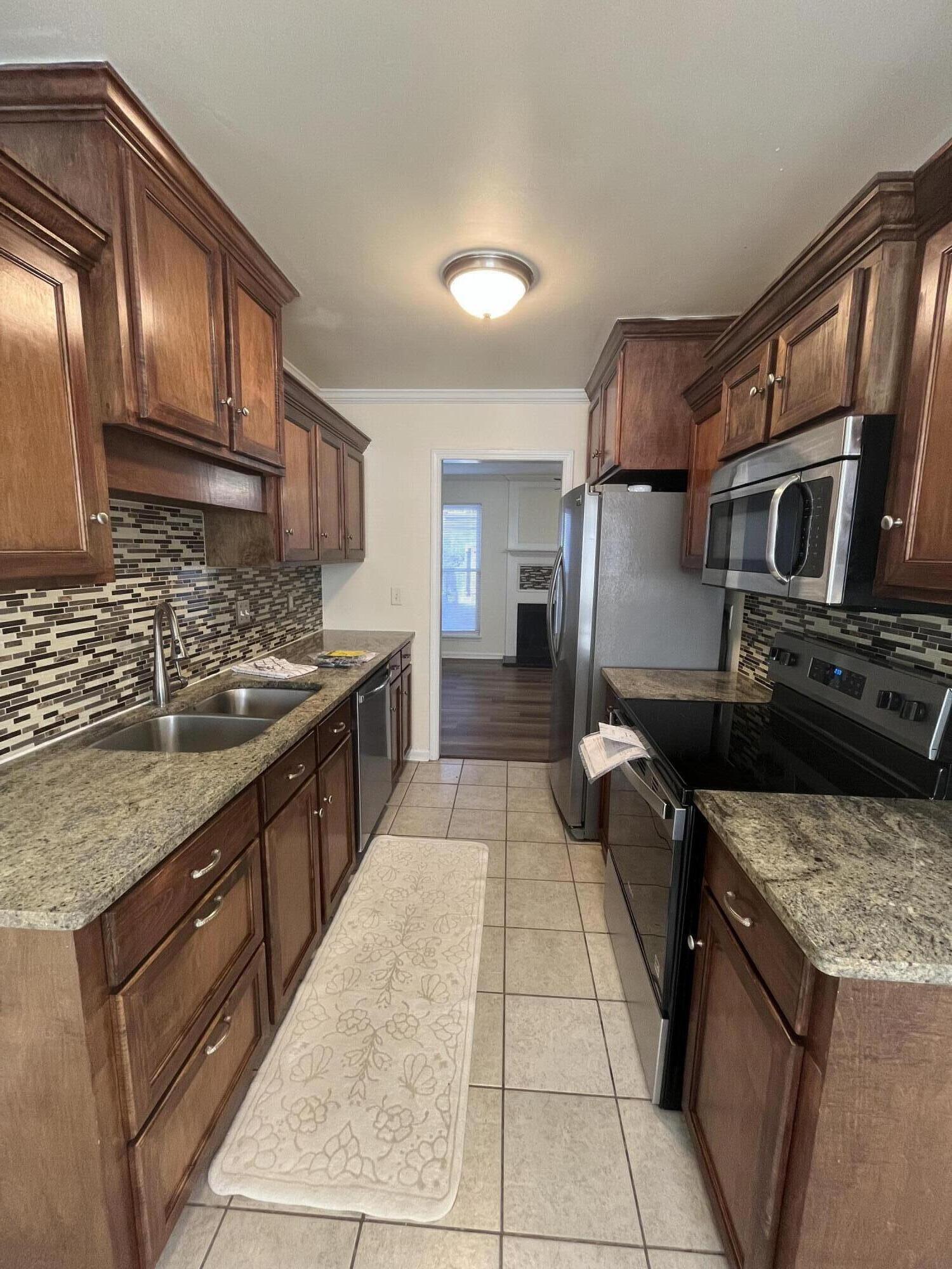 14 Hunters Court Goose Creek, SC 29445 - Photo 5 of 19 full kitchen hunter