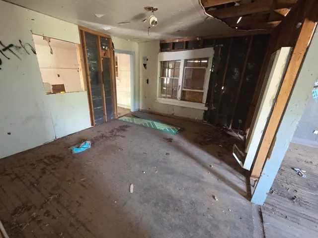 a view of empty room with front door