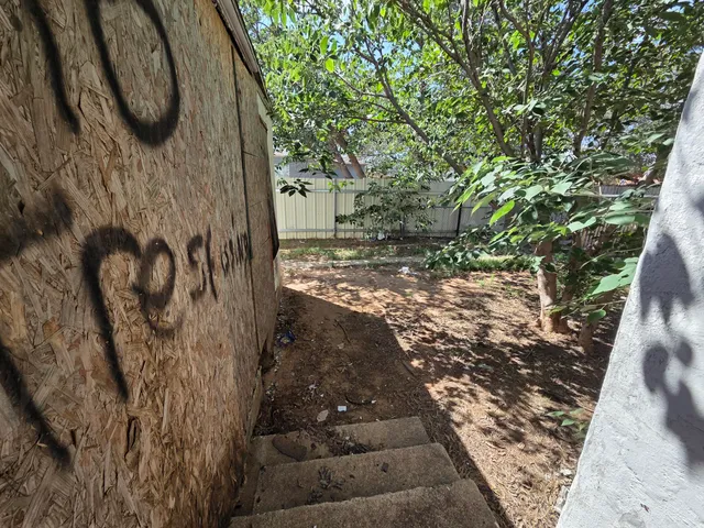 a view of a livingroom with furniture and windows