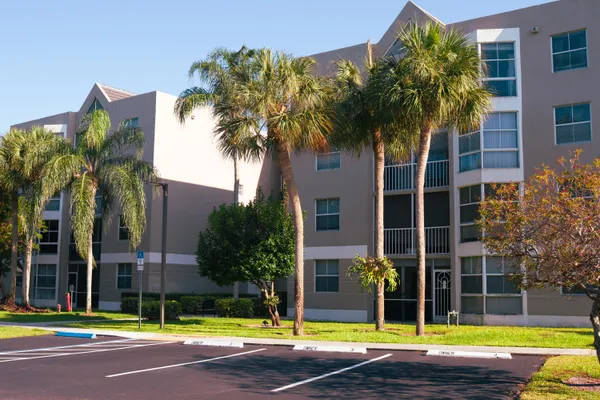 $2,350 | 5910 Morningstar Circle, Unit 202, Delray Beach, FL 33484