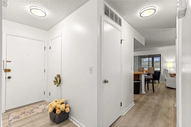 a view of livingroom with furniture