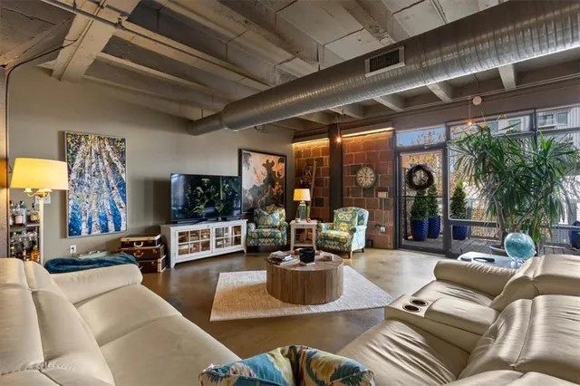 $1,100,000 | 2120 Wyandotte Street, Unit 16, Kansas City, MO 64108