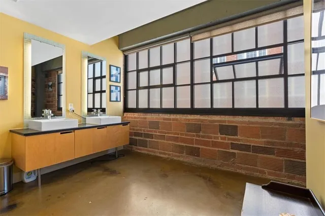 $1,100,000 | 2120 Wyandotte Street, Unit 16, Kansas City, MO 64108