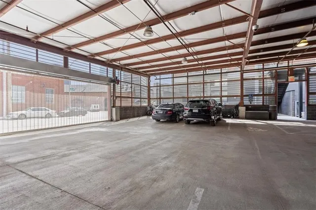 $1,100,000 | 2120 Wyandotte Street, Unit 16, Kansas City, MO 64108