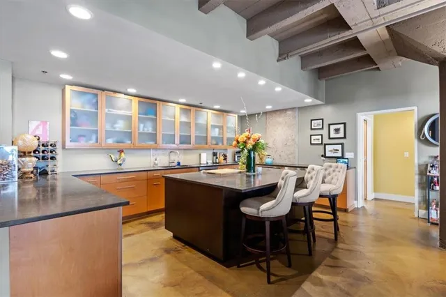 $1,100,000 | 2120 Wyandotte Street, Unit 16, Kansas City, MO 64108