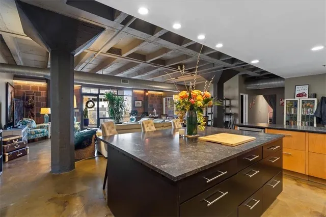 $1,100,000 | 2120 Wyandotte Street, Unit 16, Kansas City, MO 64108