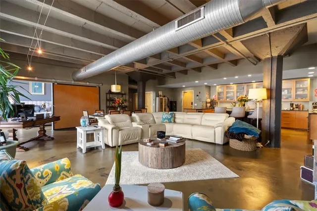 $1,100,000 | 2120 Wyandotte Street, Unit 16, Kansas City, MO 64108