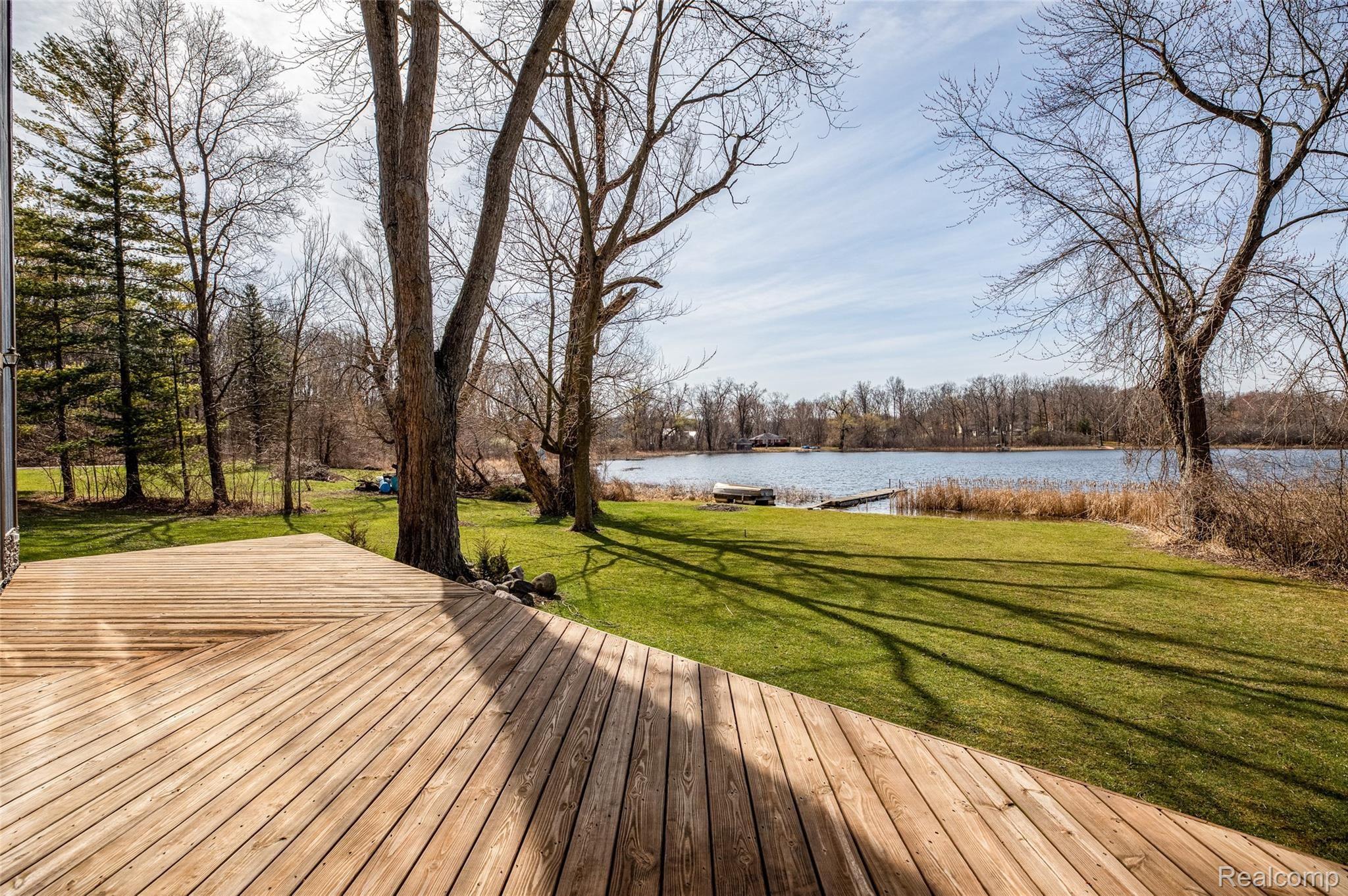 4100 Pardee Lake Road Howell, MI 48843 - Photo 5 of 35 9.Deck