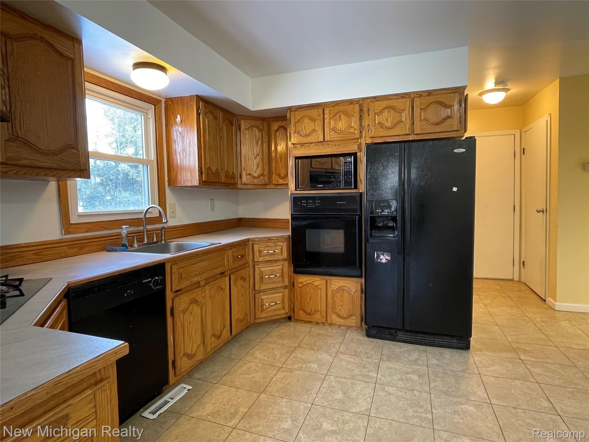 1900 Alsdorf Avenue Rochester, MI 48309 - Photo 5 of 16 K1.jpeg