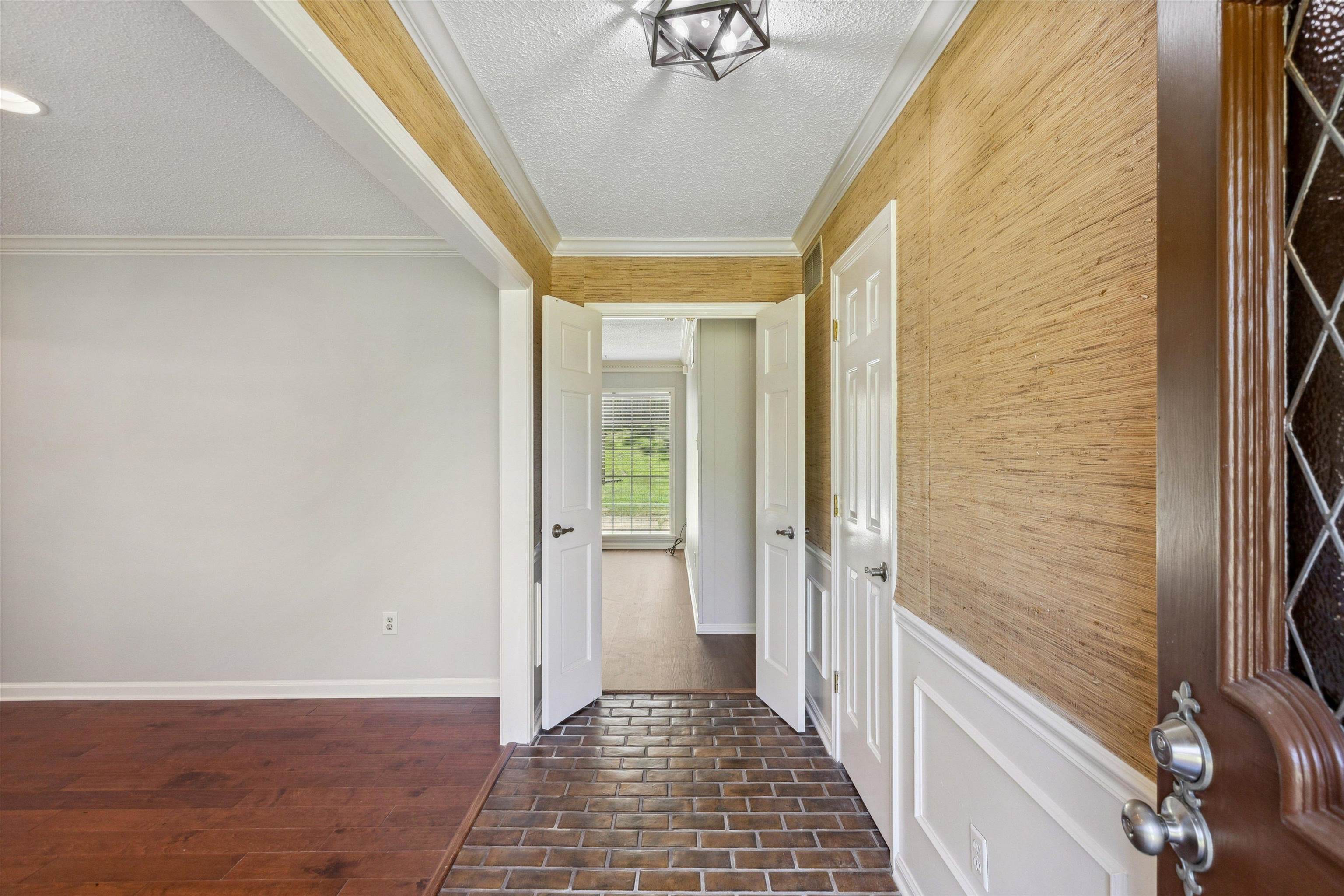 7617 Hollow Fork Road Germantown, TN 38138 - Photo 4 of 28 a view of a bathroom