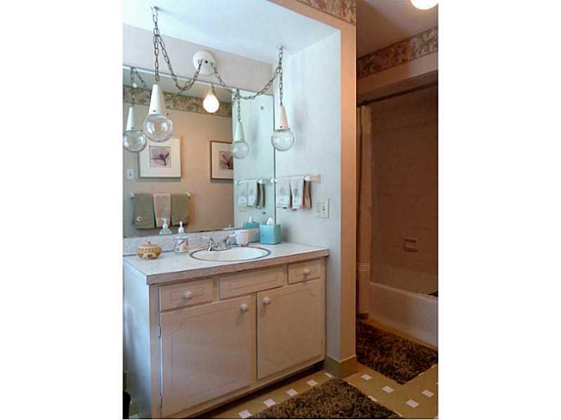 328 Johnston Road Upper St. Clair, PA 15241 - Photo 12 of 25 Full Bath. 1st floor full bathroom