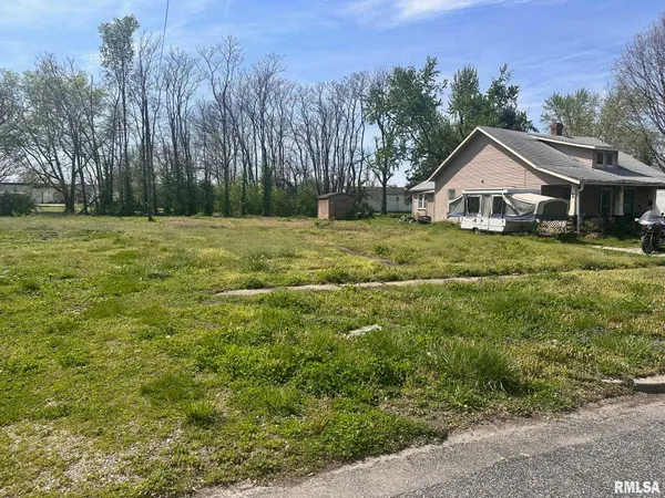 $5,000 | 617 North East Street, Jacksonville, IL 62650