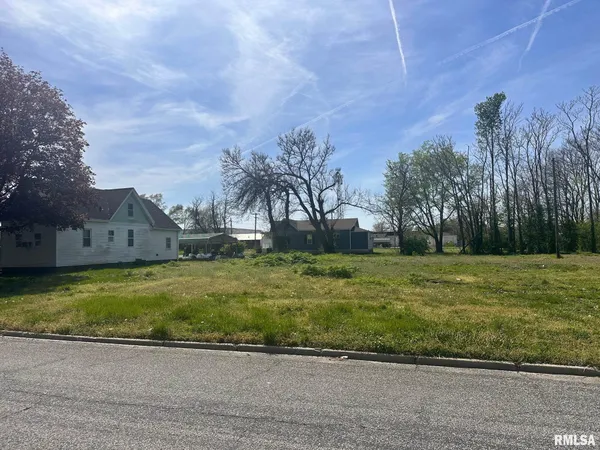 $5,000 | 617 North East Street, Jacksonville, IL 62650