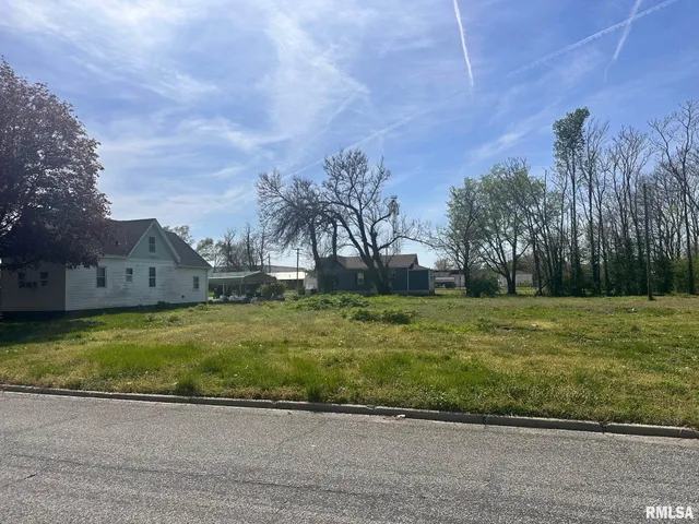 $5,000 | 617 North East Street, Jacksonville, IL 62650