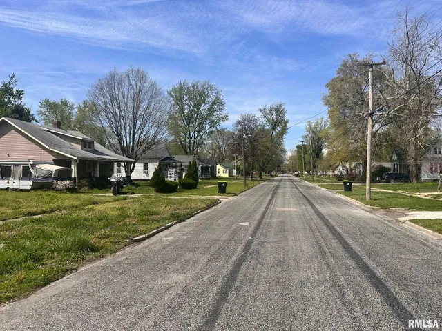 $5,000 | 617 North East Street, Jacksonville, IL 62650