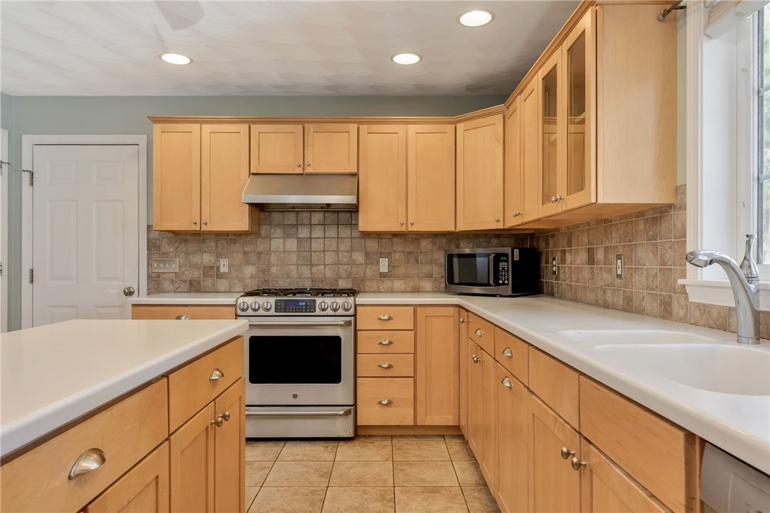 60 Blue Ridge Drive Charlestown, RI 02813 - Photo 7 of 50