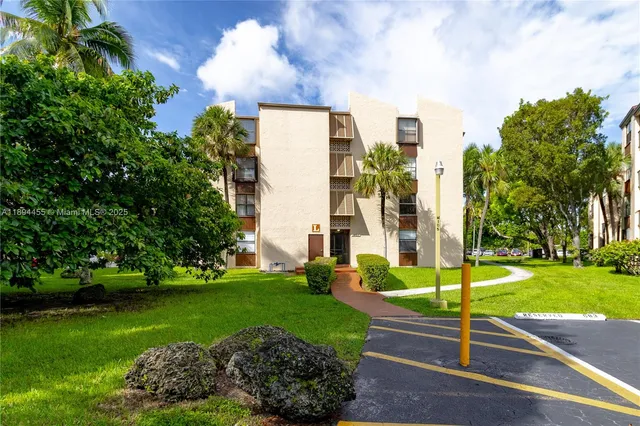 $2,100 | 14611 North Kendall Drive, Unit 208L, Miami, FL 33186