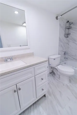 $2,100 | 14611 North Kendall Drive, Unit 208L, Miami, FL 33186