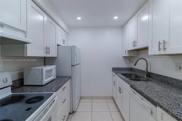 $2,100 | 14611 North Kendall Drive, Unit 208L, Miami, FL 33186