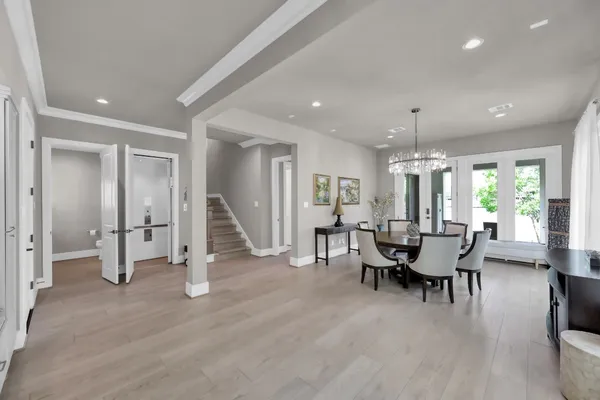 $1,764,000 | 22 Lakeside Cove, The Woodlands, TX 77380