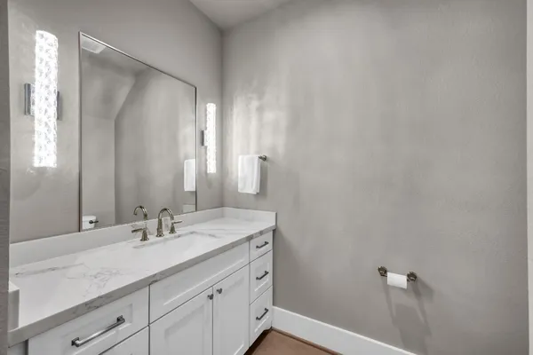 $1,764,000 | 22 Lakeside Cove, The Woodlands, TX 77380