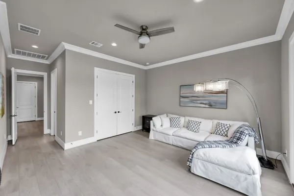 $1,764,000 | 22 Lakeside Cove, The Woodlands, TX 77380