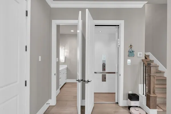 $1,764,000 | 22 Lakeside Cove, The Woodlands, TX 77380