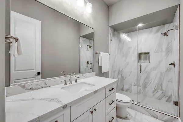 $1,764,000 | 22 Lakeside Cove, The Woodlands, TX 77380