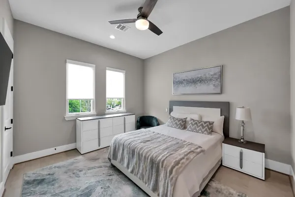 $1,764,000 | 22 Lakeside Cove, The Woodlands, TX 77380