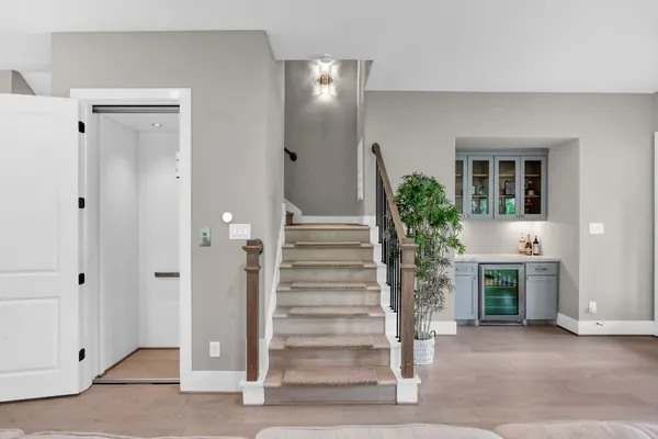 $1,764,000 | 22 Lakeside Cove, The Woodlands, TX 77380