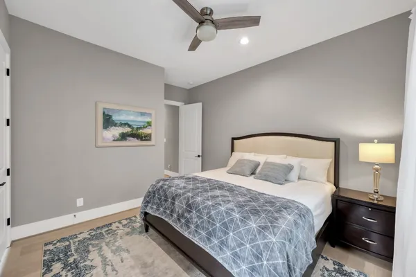 $1,764,000 | 22 Lakeside Cove, The Woodlands, TX 77380