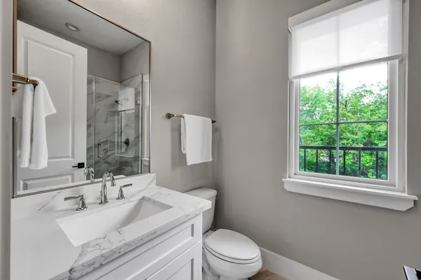 $1,764,000 | 22 Lakeside Cove, The Woodlands, TX 77380