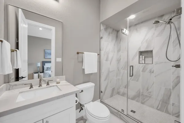 $1,764,000 | 22 Lakeside Cove, The Woodlands, TX 77380