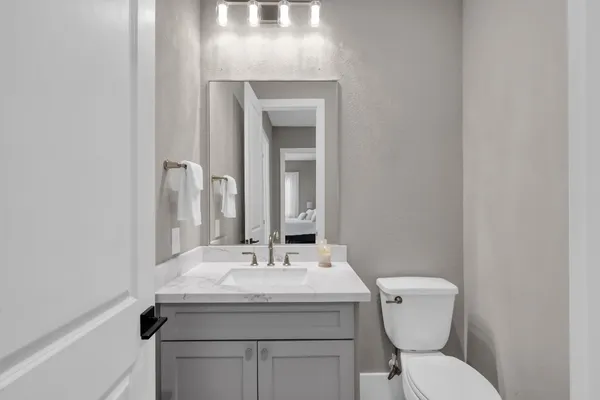 $1,764,000 | 22 Lakeside Cove, The Woodlands, TX 77380