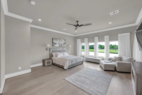 $1,764,000 | 22 Lakeside Cove, The Woodlands, TX 77380