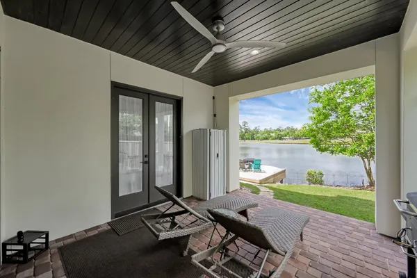 $1,764,000 | 22 Lakeside Cove, The Woodlands, TX 77380