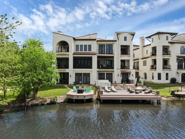 $1,764,000 | 22 Lakeside Cove, The Woodlands, TX 77380