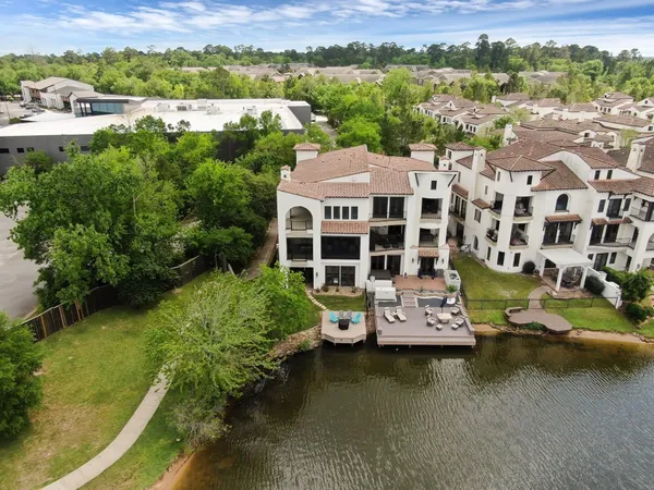 $1,764,000 | 22 Lakeside Cove, The Woodlands, TX 77380