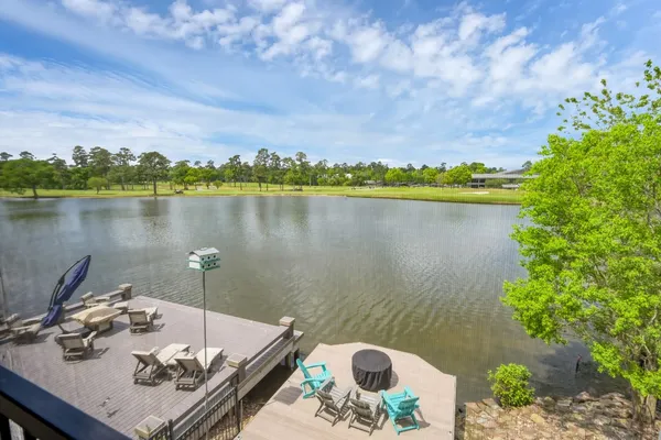 $1,764,000 | 22 Lakeside Cove, The Woodlands, TX 77380