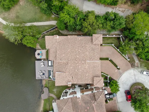 $1,764,000 | 22 Lakeside Cove, The Woodlands, TX 77380