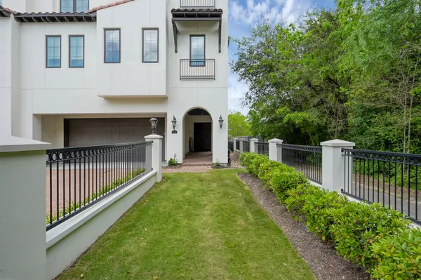 $1,764,000 | 22 Lakeside Cove, The Woodlands, TX 77380